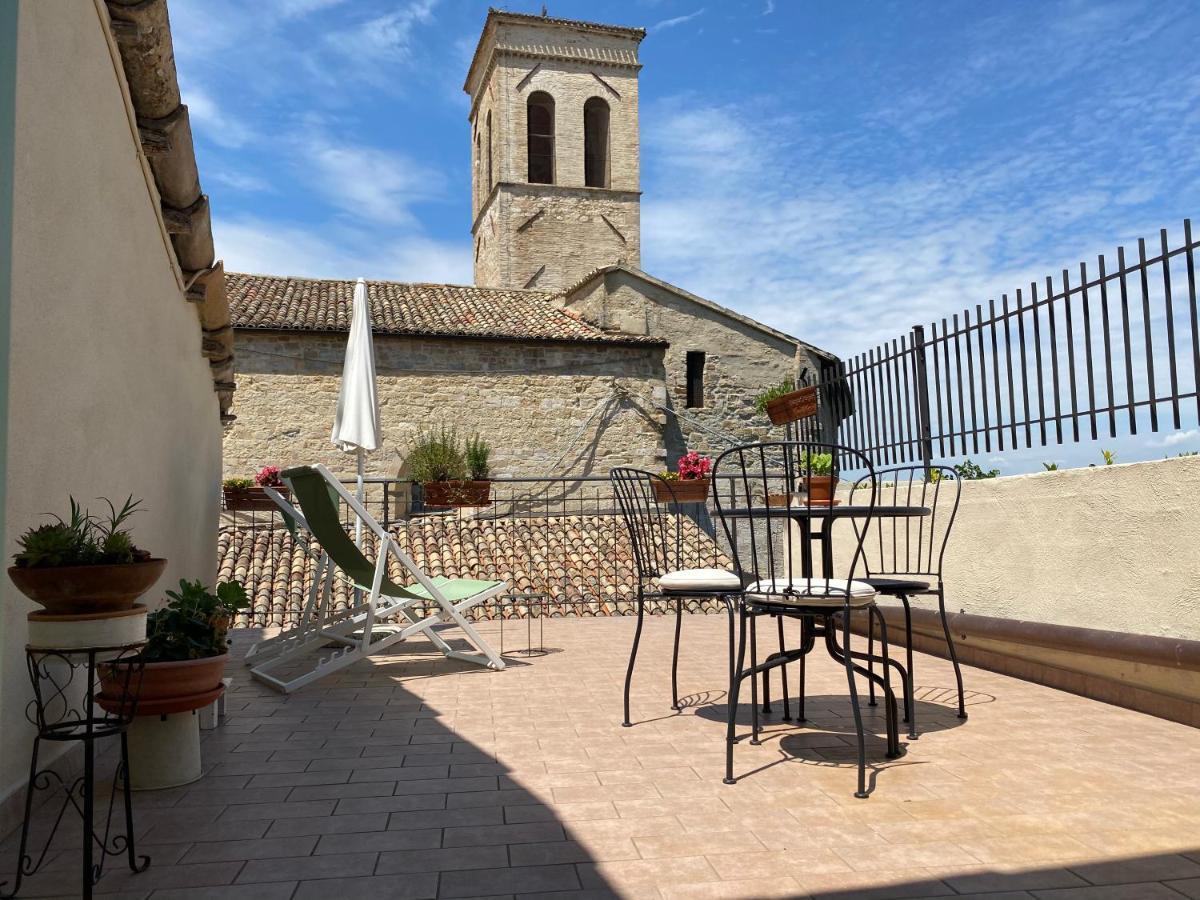App. Con Terrazza Panoramica In Centro-مونتيفالكو المظهر الخارجي الصورة