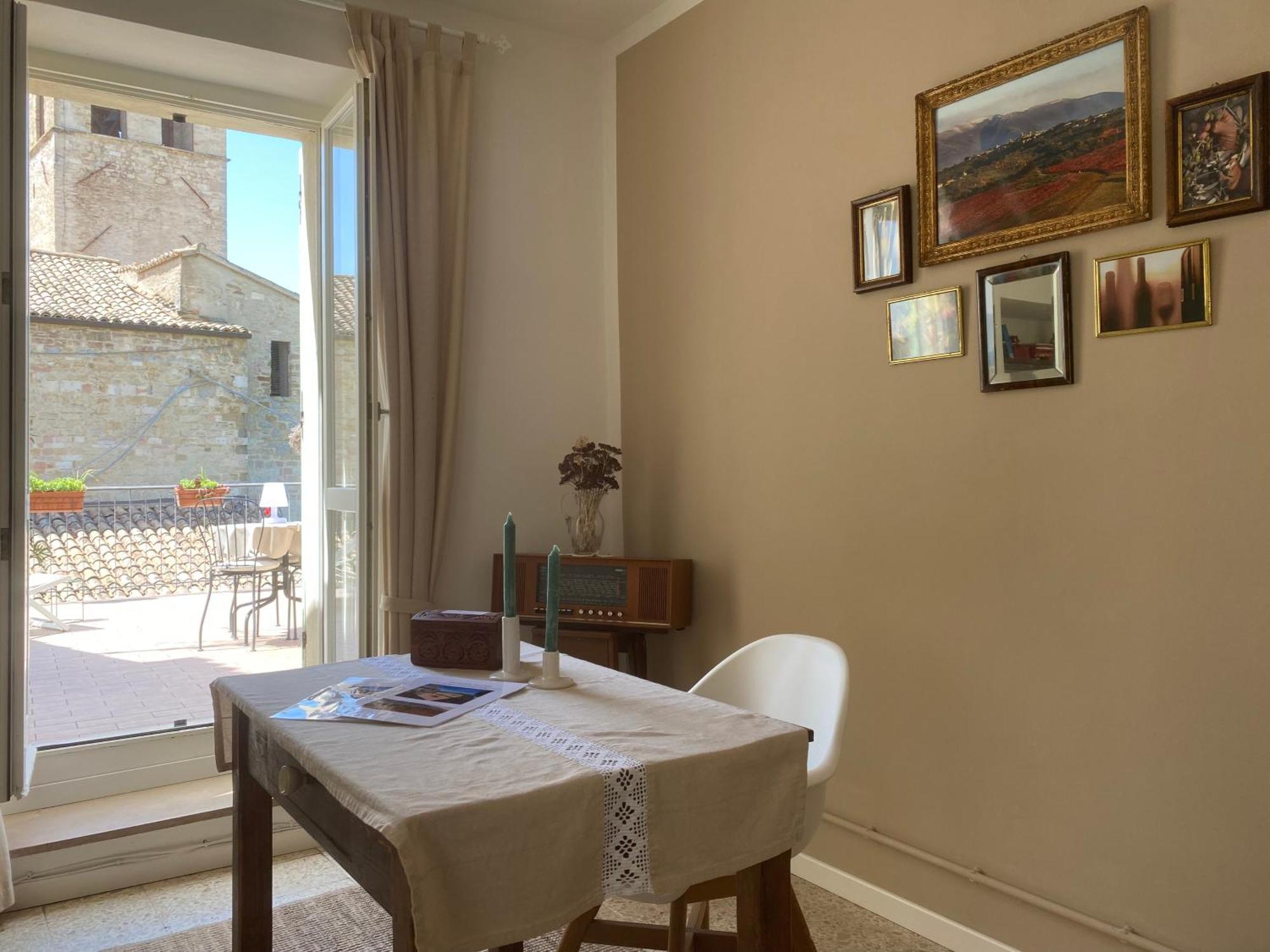 App. Con Terrazza Panoramica In Centro-مونتيفالكو المظهر الخارجي الصورة