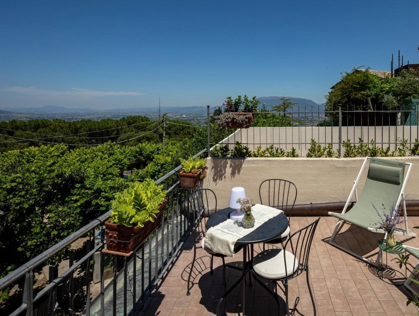 App. Con Terrazza Panoramica In Centro-مونتيفالكو المظهر الخارجي الصورة